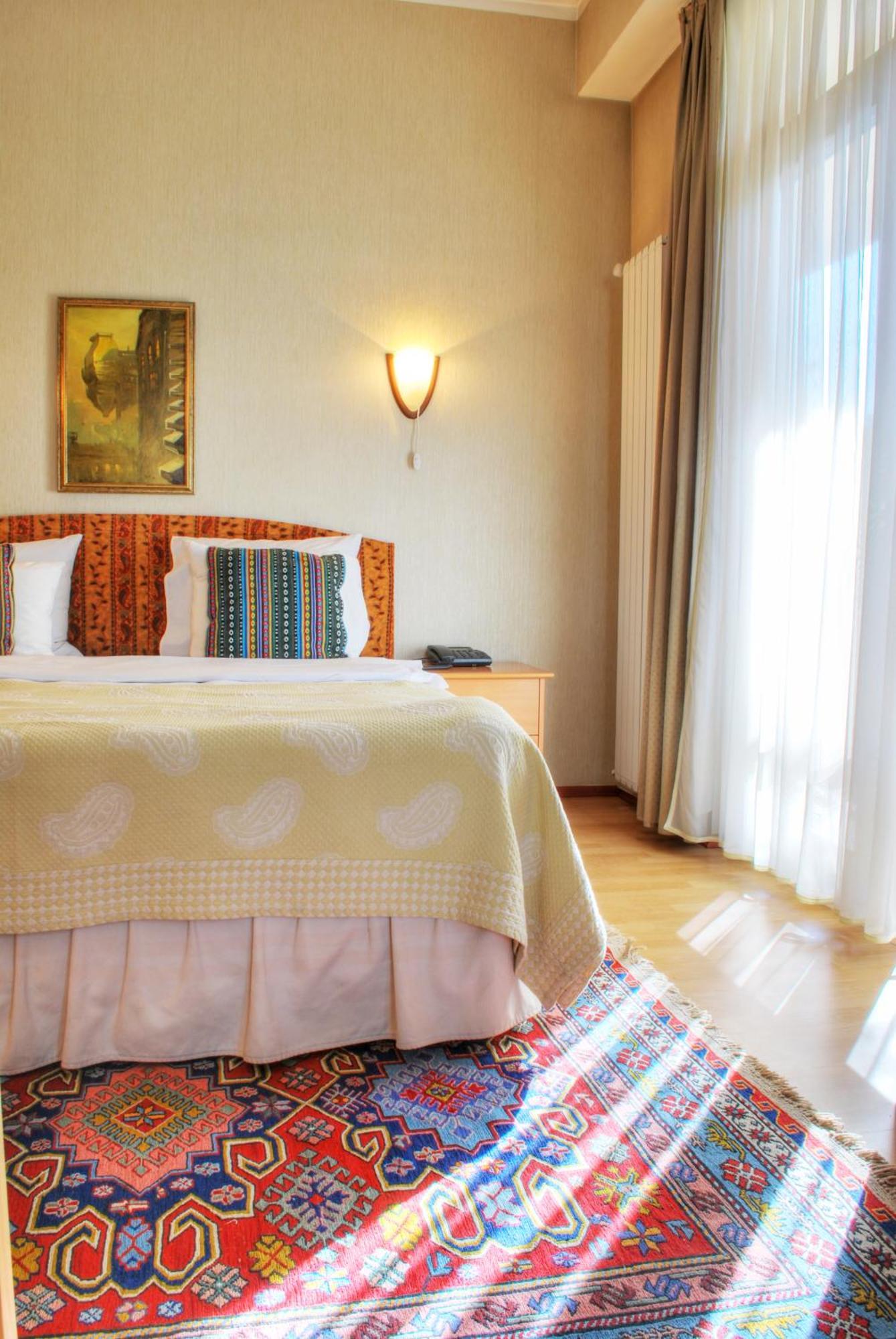 Urban Lodge Hotel Rooms And Suits تبليسي المظهر الخارجي الصورة