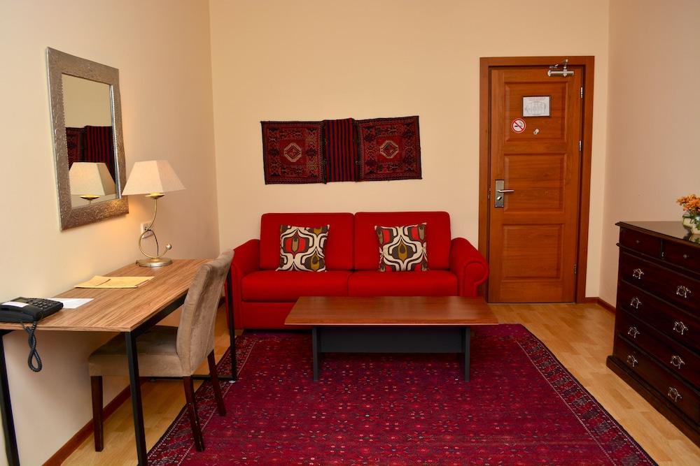 Urban Lodge Hotel Rooms And Suits تبليسي المظهر الخارجي الصورة