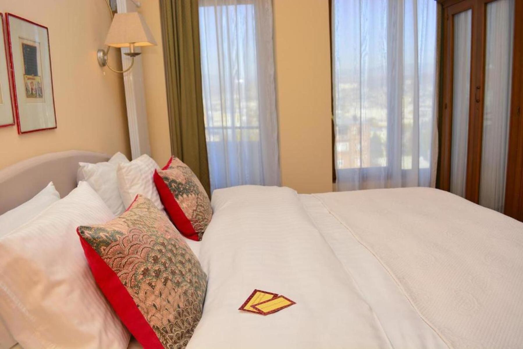 Urban Lodge Hotel Rooms And Suits تبليسي المظهر الخارجي الصورة