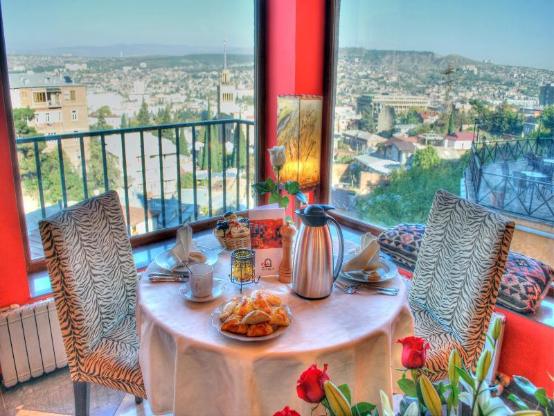 Urban Lodge Hotel Rooms And Suits تبليسي المطعم الصورة