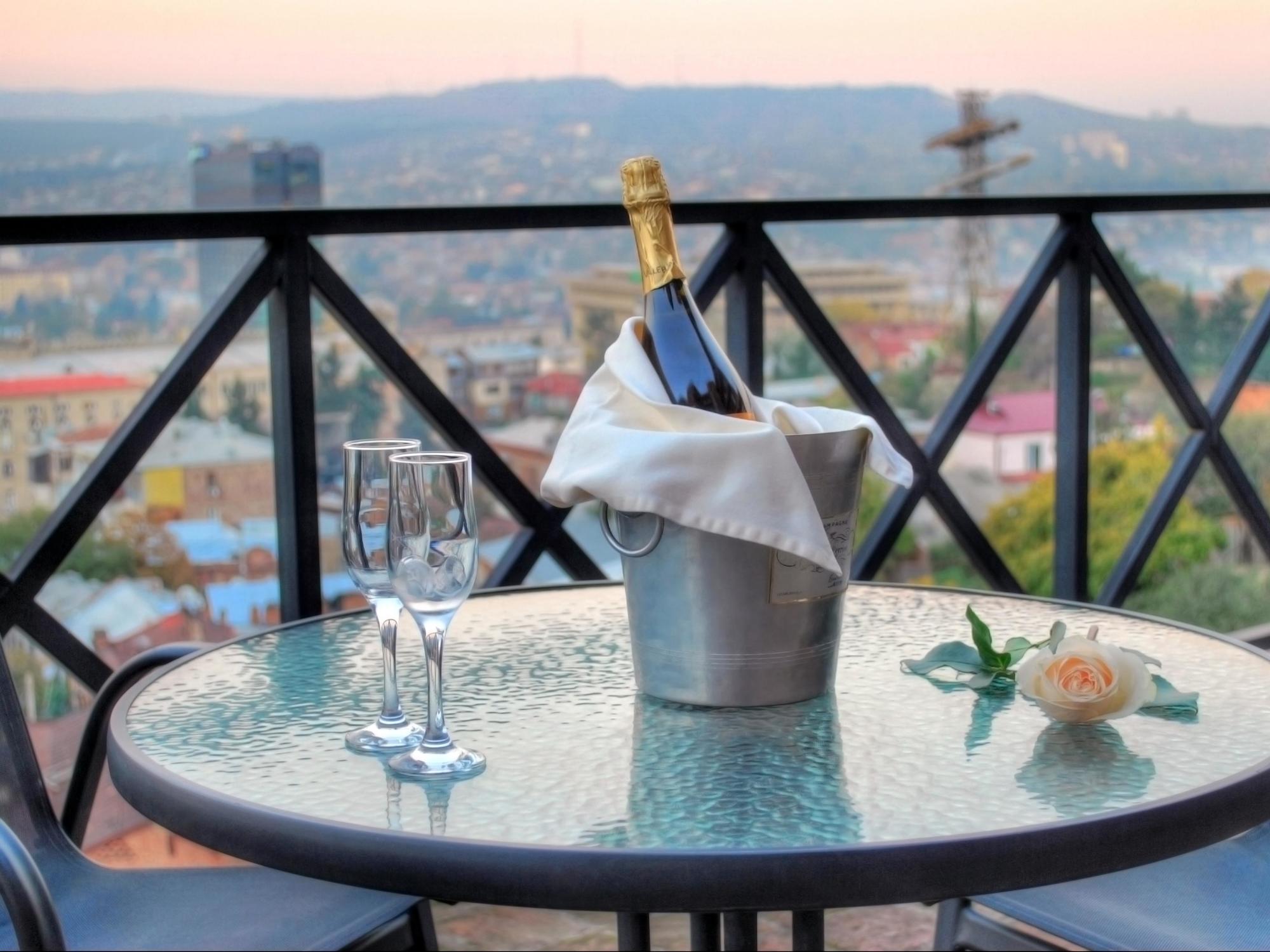 Urban Lodge Hotel Rooms And Suits تبليسي المظهر الخارجي الصورة